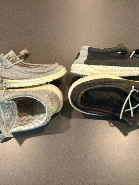 ~~Lot of 2 pairs of Men's Hey Dudes Wally style US Size 8 Gray  SMOKE/PET FREE H